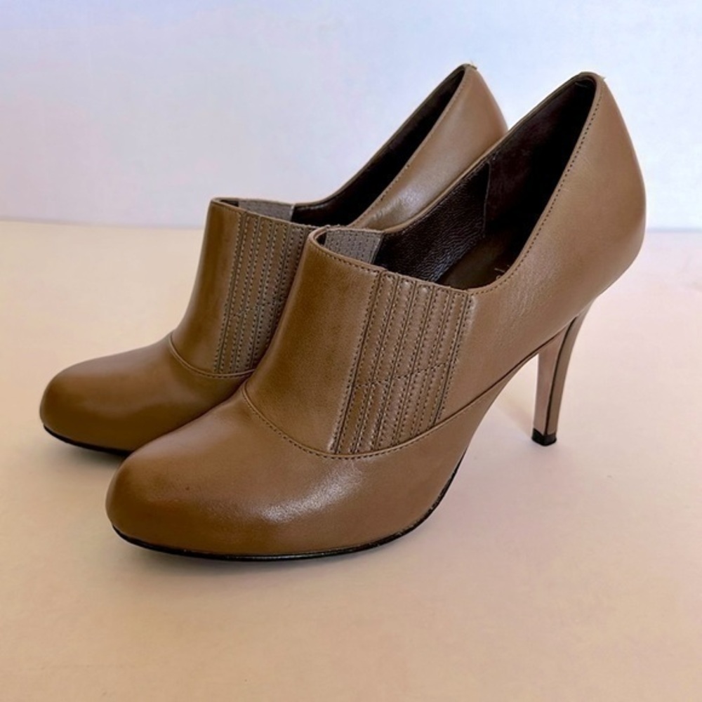 Cole Haan Nike Ankle Heeled Boots size 7B